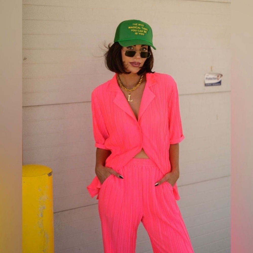 LALA ORIGINAL The World is Yours Plissé Set in Electric Pink size M